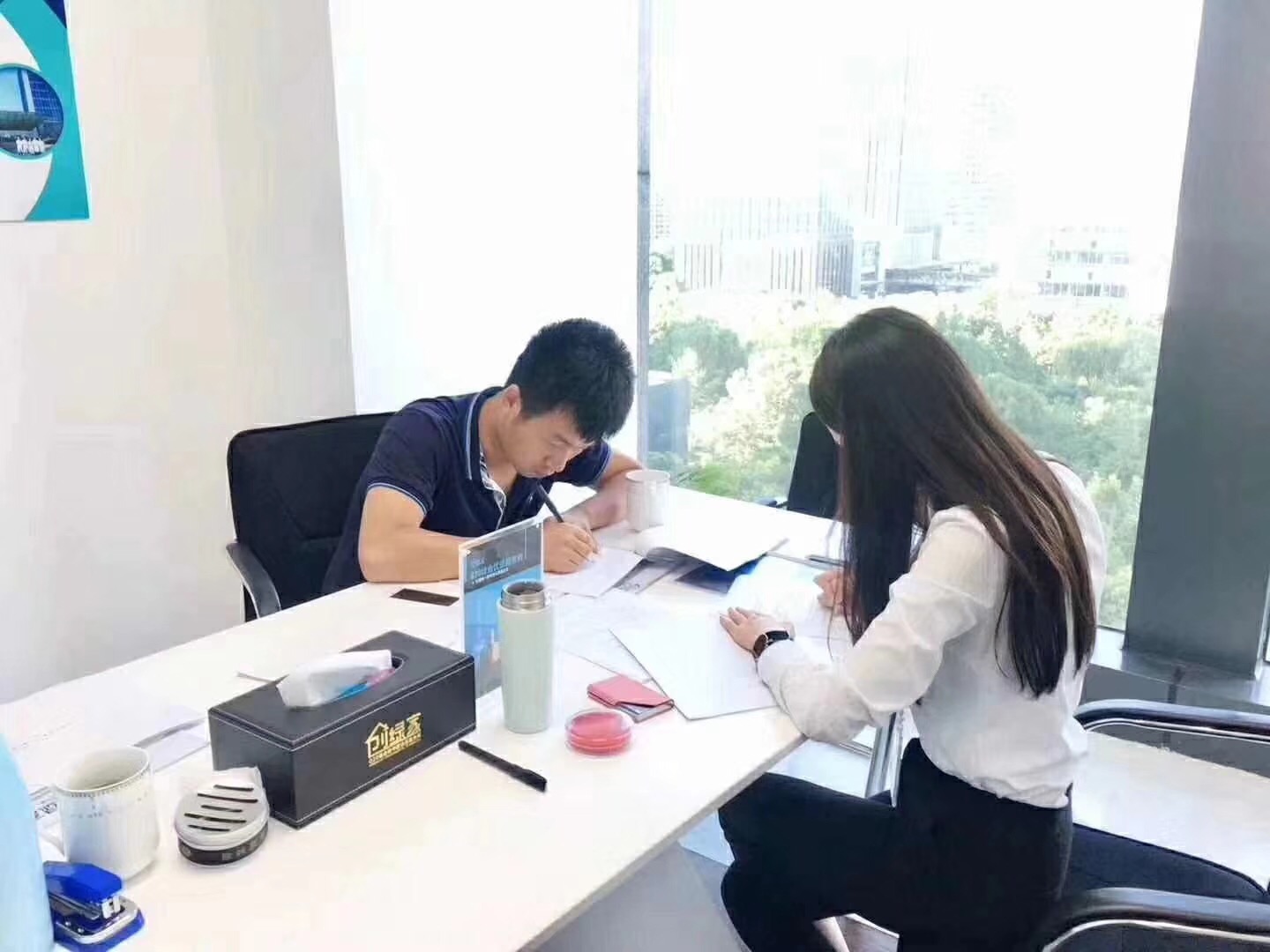 熱烈祝賀馮總、毛總簽約創(chuàng)綠家江蘇省縣級市代理！