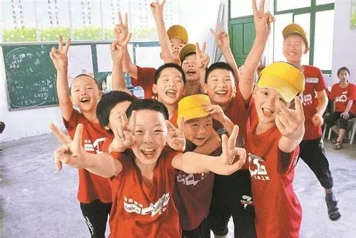 開(kāi)學(xué)倒計(jì)時(shí)，學(xué)校除甲醛讓熊孩子們?cè)獨(dú)鉂M滿迎接新學(xué)期！