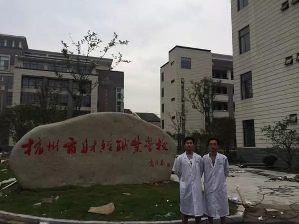 開(kāi)學(xué)倒計(jì)時(shí)，學(xué)校除甲醛讓熊孩子們?cè)獨(dú)鉂M滿迎接新學(xué)期！